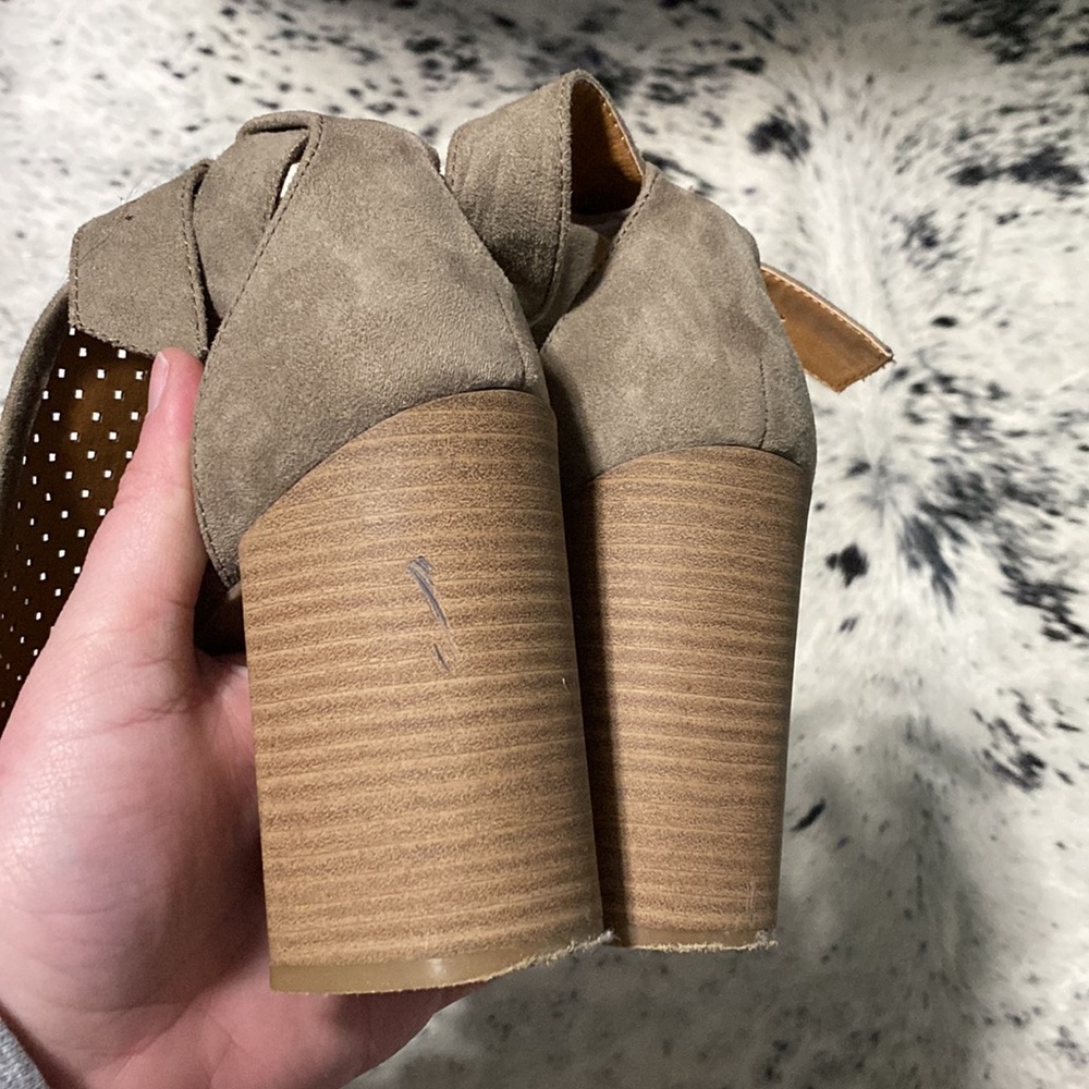 Heeled Sandals - Picture 3 of 3